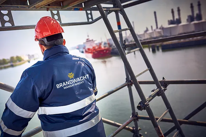 VINRO Support - Mangatwachten - Besloten ruimten - Havens - Petrochemie VINRO Support - Mangatwachten - Besloten ruimten - Havens - Petrochemie